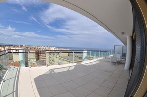 Property grounds - FROND DE MER T5 APPT 4 STARS 125 m², PANORAMIC TERRACE 121 m² IN CANET PLAGE (Canet-en-Roussillon)