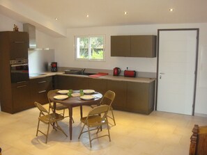 Fridge, microwave, oven, stovetop - CHARMING CLIMATE VILLA  (Zonza)