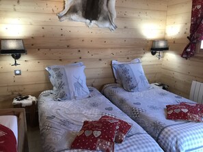 4 chambres, fer et planche à repasser, lit parapluie, Wi-Fi gratuit