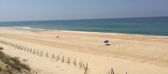 200 m from the ocean, waiting for you a small white house full of charm