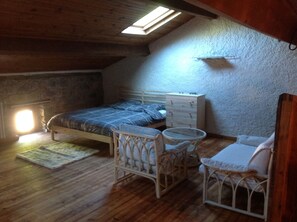 2 bedrooms, bed sheets - Authentic house in the Dourbie valley 5 km from Millau (Millau)