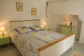 4 bedrooms, desk, iron/ironing board, travel cot