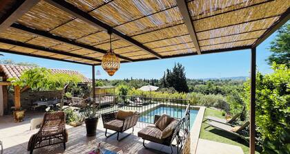 Adorable villa with private swimming pool and a superb view of the mountains