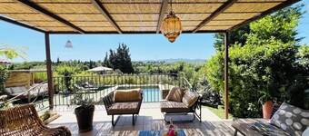 Adorable villa with private swimming pool and a superb view of the mountains