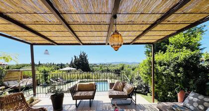 Adorable villa with private swimming pool and a superb view of the mountains