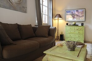 TV, fireplace, DVD player, table football - Charming house on the wine route in the "VILLAGE PRÉFÉRÉ DES FRANÇAIS 2022" (FRENCH FAVORITE VILLAGE 2022) (Bergheim)