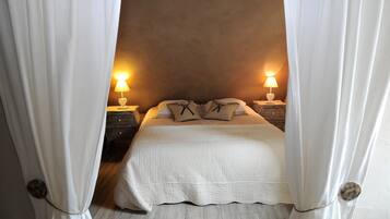 2 bedrooms, iron/ironing board, travel cot, free WiFi