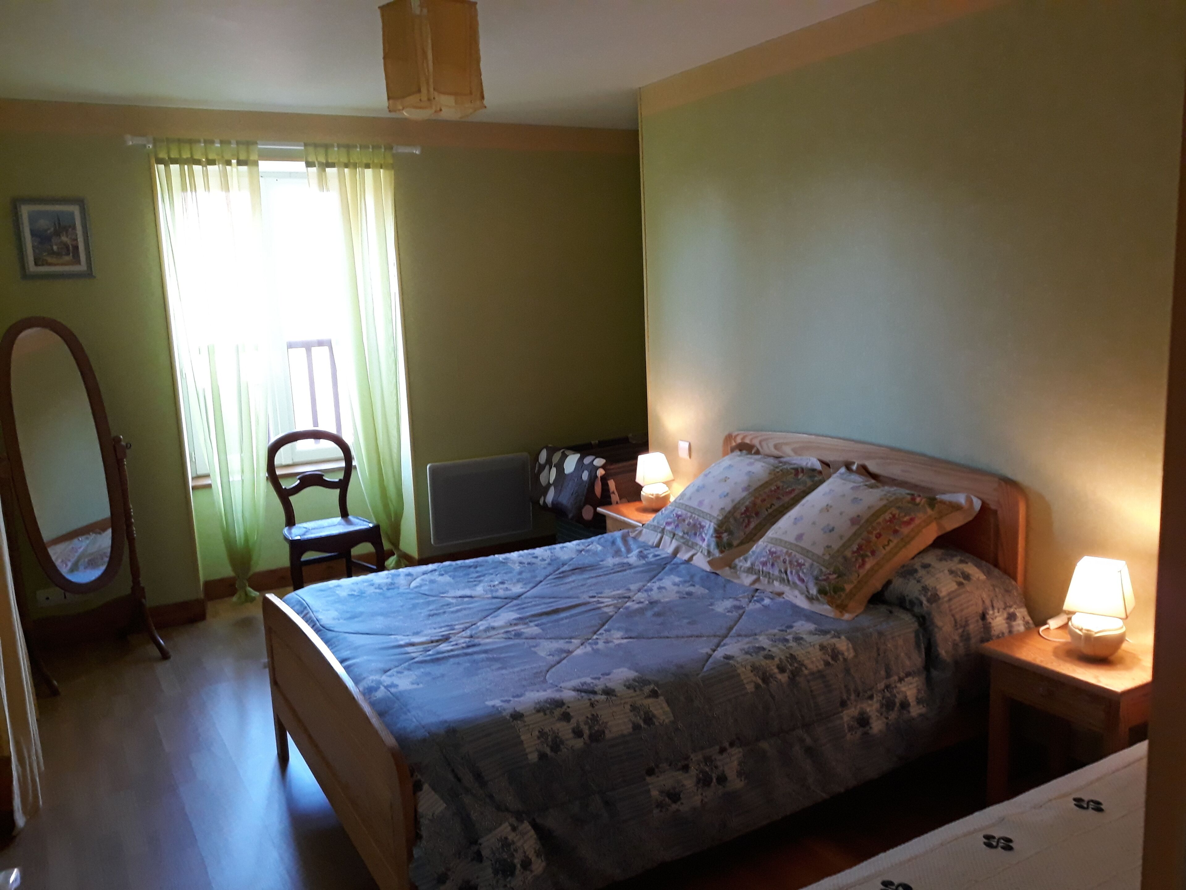 4 chambres, fer et planche à repasser, Wi-Fi, draps fournis