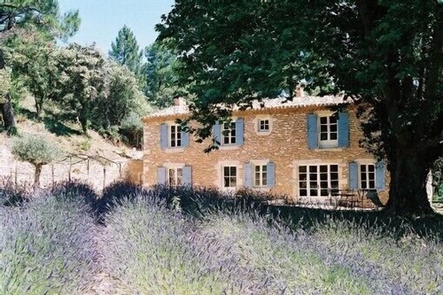 Traditional Provencal farmhouse with pool in exceptional site