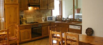 1.5 km from the Serre Chevalier ski resort.