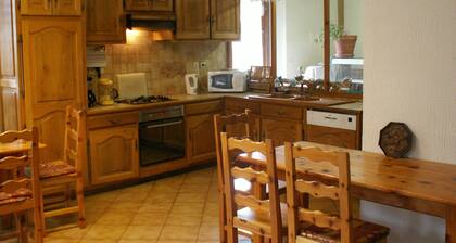 1.5 km from the Serre Chevalier ski resort.