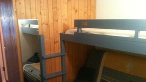 A bunk bed room with a ladder, wooden walls, and a small window. - Charming studio in Arcs 1800, at the foot of the slopes, in the heart of the village (Bourg-Saint-Maurice)