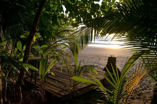 Beachfront Nature Rentals. Private Full Floor Guesthouse Studio