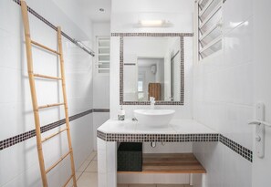 淋浴設備、提供毛巾