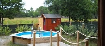 Pavillon Hourtin-ville, near the lake