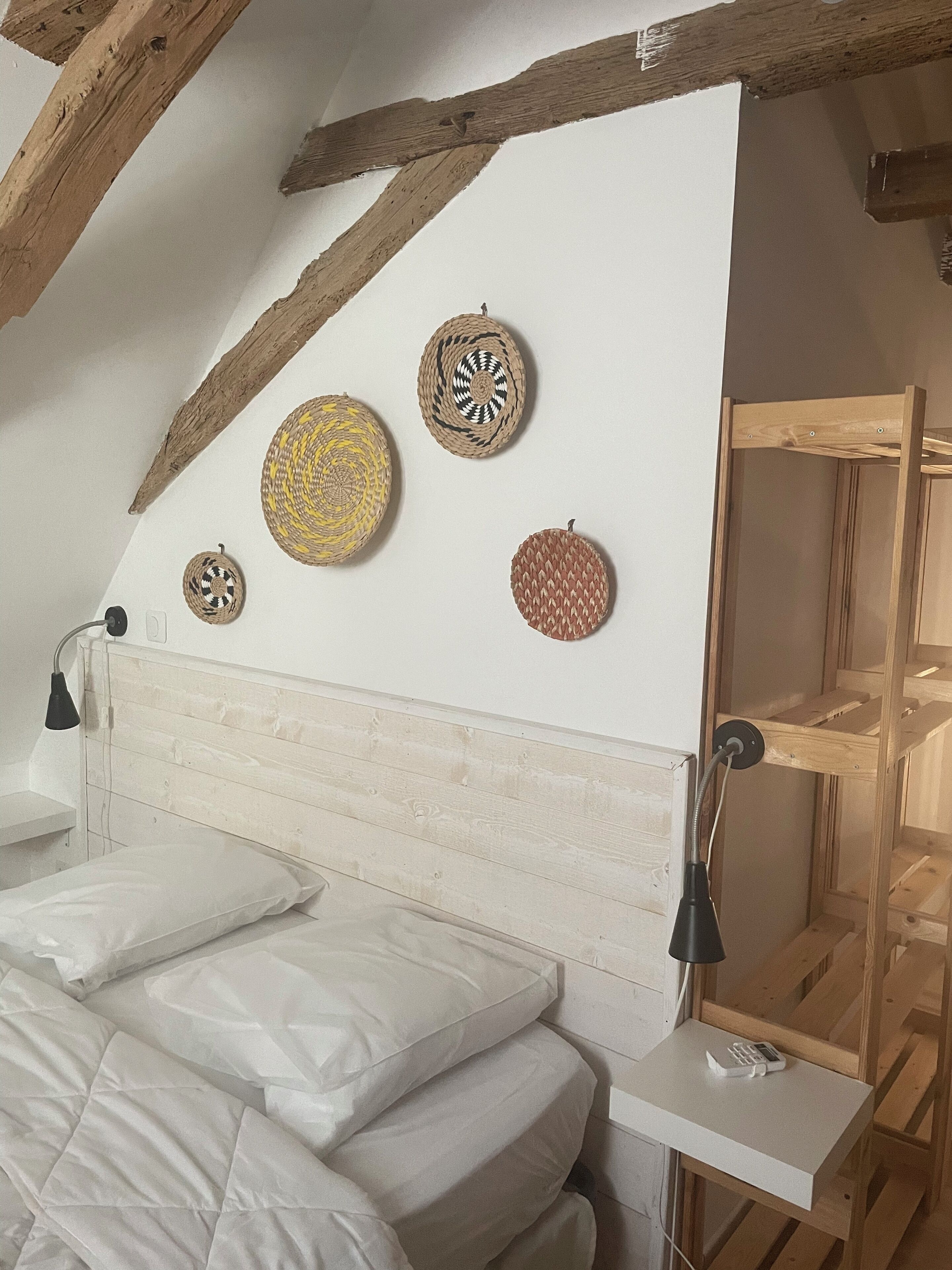 5 bedrooms, desk, iron/ironing board, travel crib