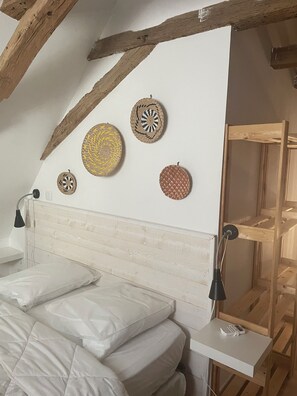 5 bedrooms, desk, iron/ironing board, travel crib - Gîte LEGOTINE: Large farmhouse restored (Castillonnès)