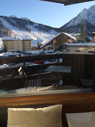 Montgenèvre apartment with mountain area, for 4 (2 adults 2 children), close to the slopes