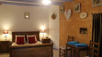 2 Schlafzimmer, Schreibtisch, Bügeleisen/Bügelbrett, kostenloses WLAN