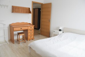 6 quartos, ferros/tábuas de passar roupa, Wi-Fi de cortesia