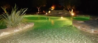 Provence, its lavender, the song of the cicadas, the sun ... Let yourself be seduced ...