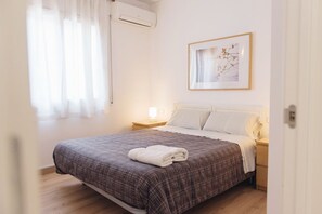 2 chambres, fer et planche à repasser, lit parapluie, Wi-Fi gratuit