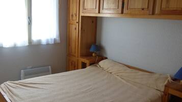 3 slaapkamers, een strijkplank/strijkijzer, wifi