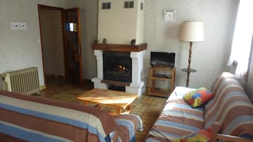 Televisie en een open haard