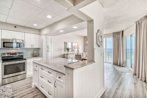 Refrigerador, microondas, horno y parrilla de estufa 