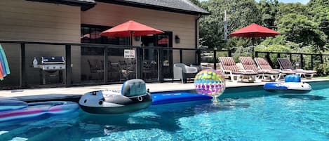 Outdoor pool, a heated pool
