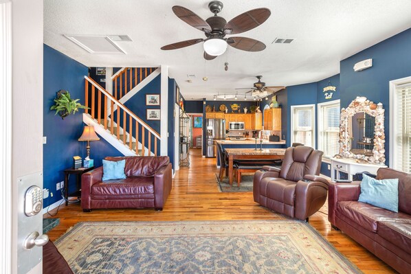 Smart TV, fireplace, DVD player, stereo