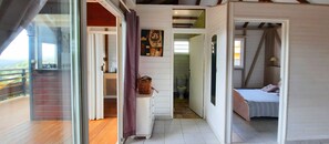 1 habitación, tabla de planchar con plancha, wifi gratis y ropa de cama 