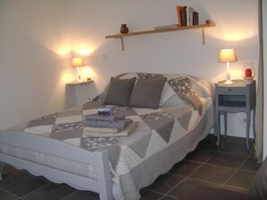 1 bedroom, WiFi, bed sheets