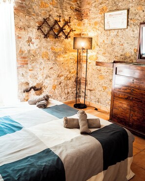 4 chambres, fer et planche à repasser, lit parapluie, Wi-Fi gratuit