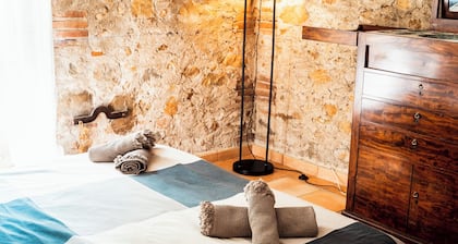 Very nice charming farmhouse in the heart of a vineyard overlooking the sea (5km)