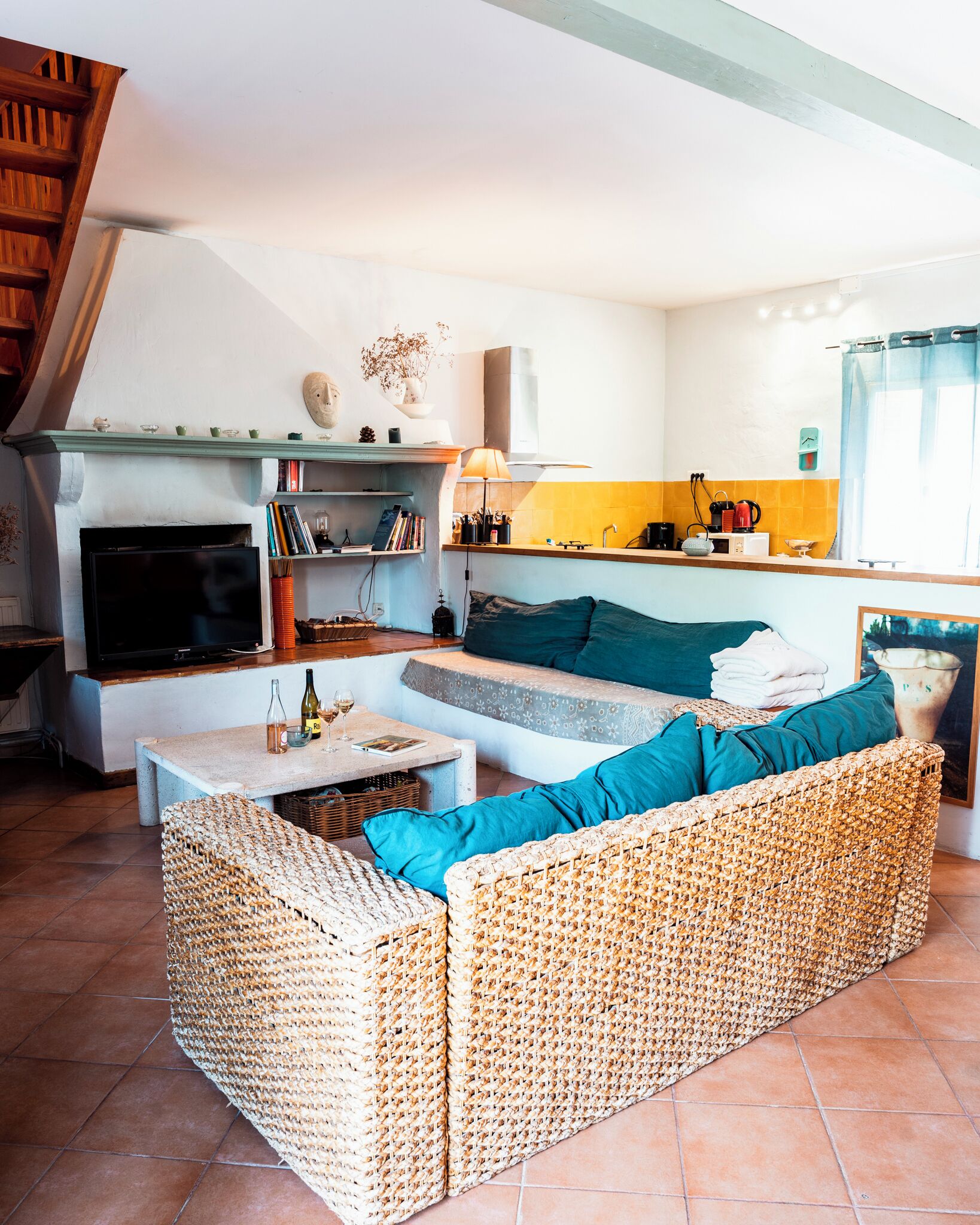 电视、桌上足球、乒乓球、书