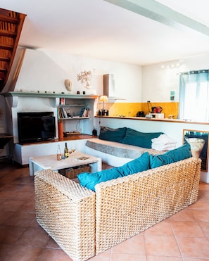 TV, foosball, table tennis, books - Very nice charming farmhouse in the heart of a vineyard overlooking the sea (5km) (Canet-En-Roussillon)