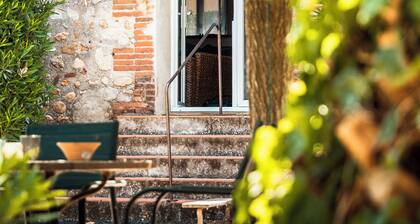 Very nice charming farmhouse in the heart of a vineyard overlooking the sea (5km)