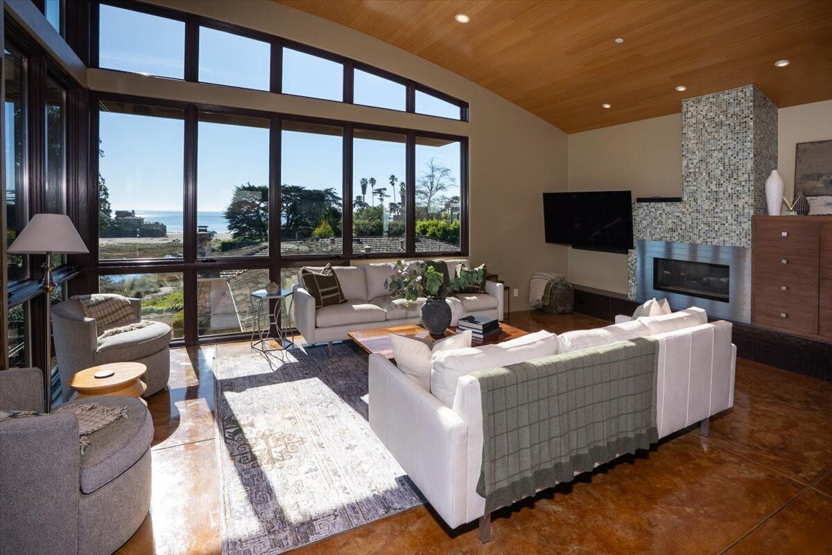 Smart TV, fireplace, table tennis