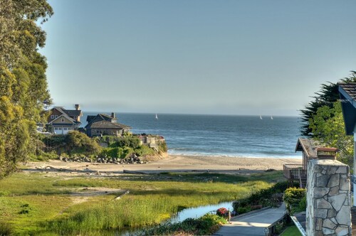 Luxury Ocean View w/ Hot Tub - Walk to Yacht Harbor, Beach & Dining