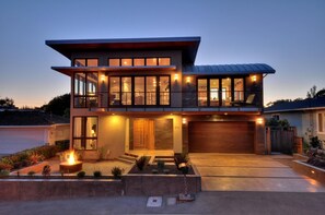 Exterior - Luxury Ocean View - Hot Tub- Close to Yacht Harbor-Restaurants-Beach (Santa Cruz)