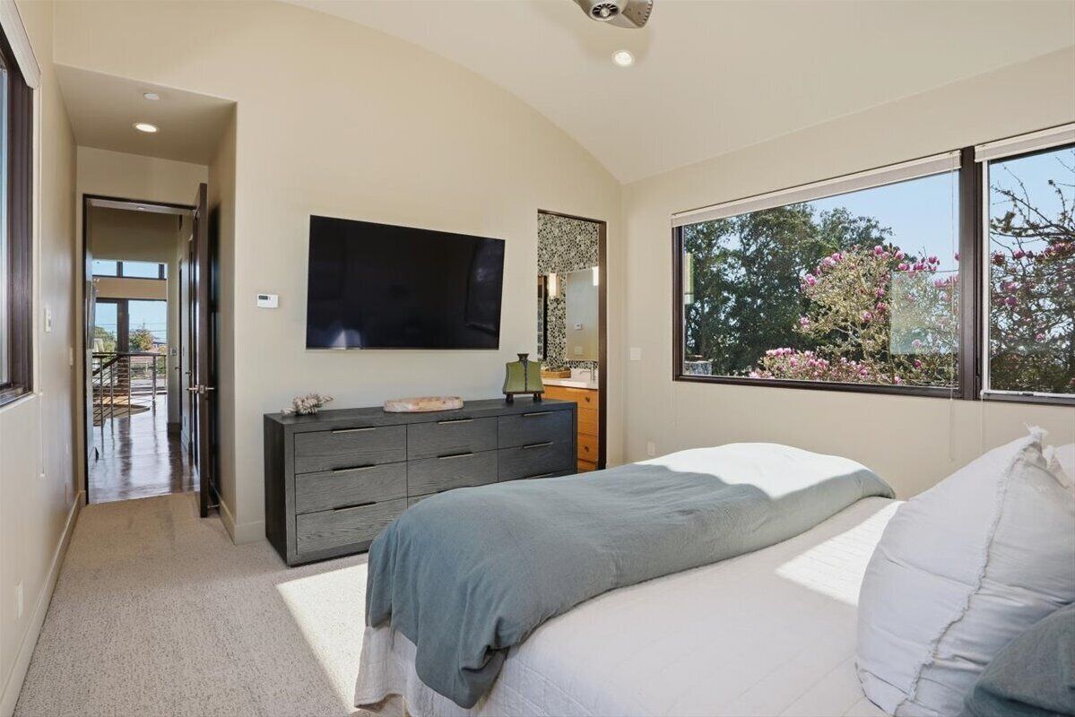 4 bedrooms, WiFi, bed sheets