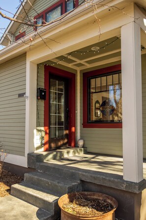 Exterior detail - Ollie's House: Cozy Home, A Walk Away from Downtown/MSU (Bozeman)