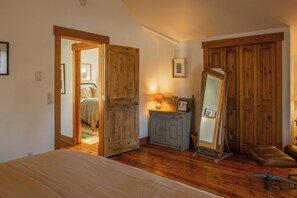 3 chambres, coffres-forts dans les chambres, bureau