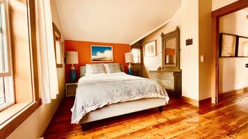 3 slaapkamers, een kluis op de kamer, een bureau