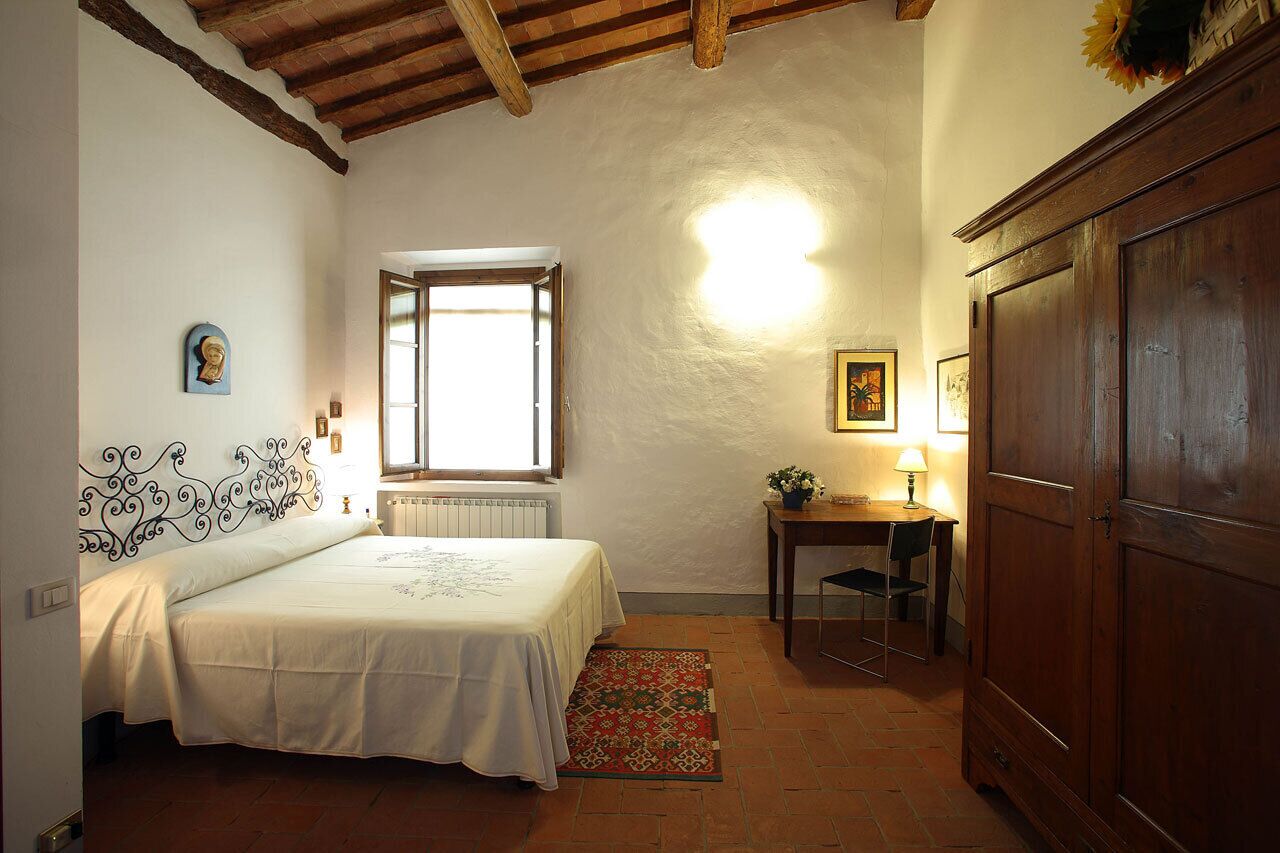 2 habitaciones, escritorio, tabla de planchar con plancha y wifi 