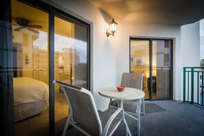 Outdoor dining - BEACH FRONT CONDO. TOES IN THE SAND. FAMILY FRIENDLY!! (Saint Pete Beach)