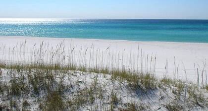 Townhome W/Garage, Community Pool, 5 Minute Walk To Beach, Sleeps 9