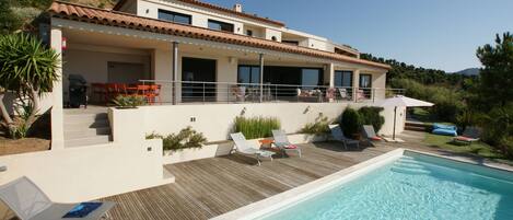 Piscina all'aperto, una piscina riscaldata