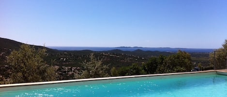 Piscina all'aperto, una piscina riscaldata